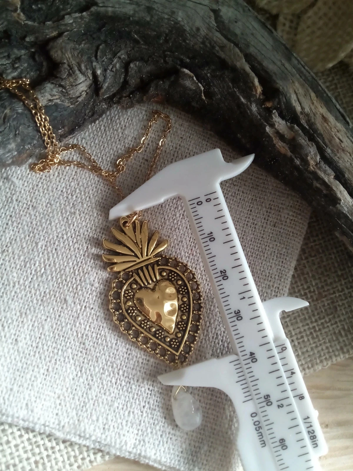 Sacred heart and moonstone necklace – photo 3